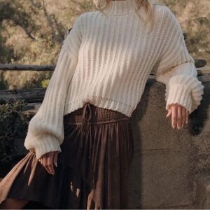 Women’s large oversized super soft mockneck sweater size large balloon sleeve